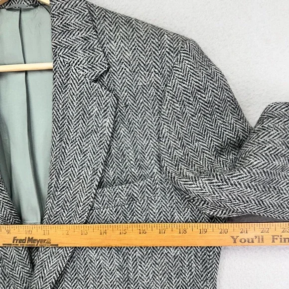 Vintage Stafford Harris Tweed Blazer Mens 40R Gray Black Scottish Wool 2 Button